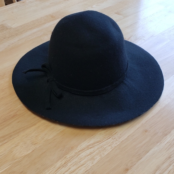 H&M Accessories - NWOT H&M 100% Wool Black Wide Brim Bow Ribbon Hat